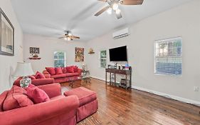 Tranquil Getaway In The Heart Of Galveston, Pets Welcome